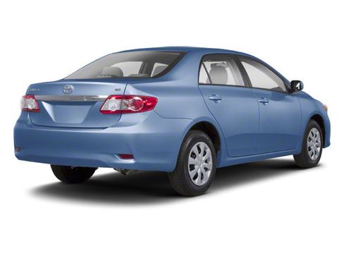 Used 2013 Toyota Corolla LE FWD image 2