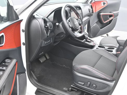 Used 2025 Kia Soul GT-Line w/ GT-Line Technology Package image 16