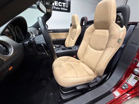 Used 2010 MAZDA MX-5 Miata Grand Touring w/ Premium Pkg RWD image 31
