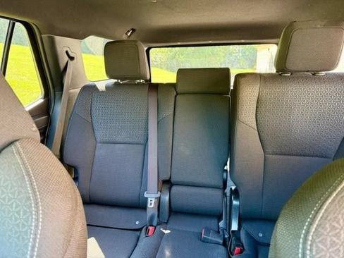 Certified 2025 Toyota 4Runner SR5 AWD/4WD image 8