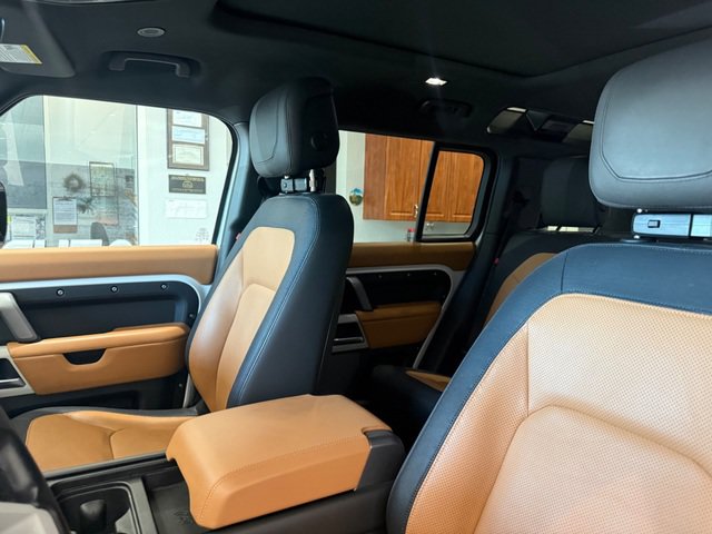 Used 2024 Land Rover Defender 110 X-Dynamic SE AWD/4WD image 9