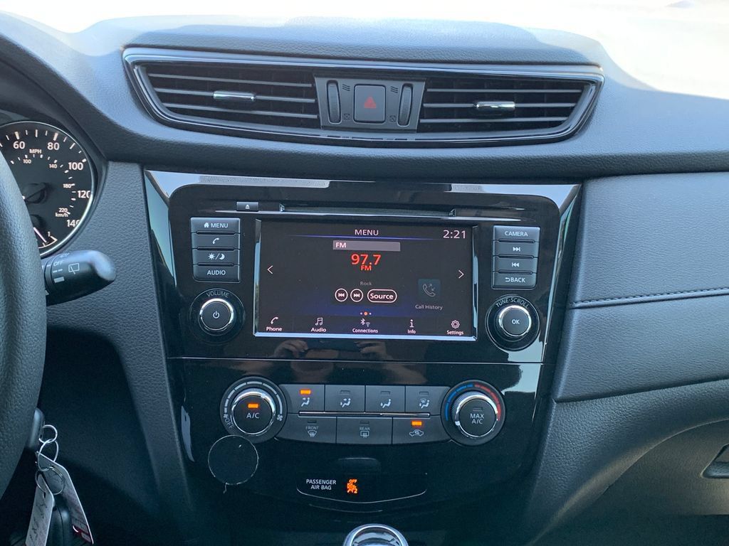 Used 2019 Nissan Rogue S w/ Special Edition Package FWD image 18
