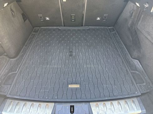 Used 2020 Jaguar F-PACE Premium image 18