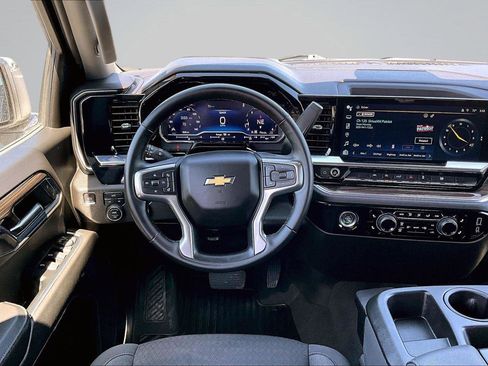 Used 2024 Chevrolet Silverado 1500 LT AWD/4WD image 6