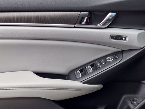 Used 2019 Honda Accord Touring image 21