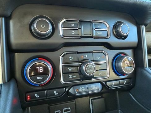 Used 2024 Chevrolet Suburban Z71 w/ Luxury Package image 31