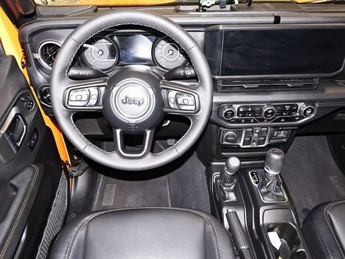 Used 2025 Jeep Gladiator Sport image 21