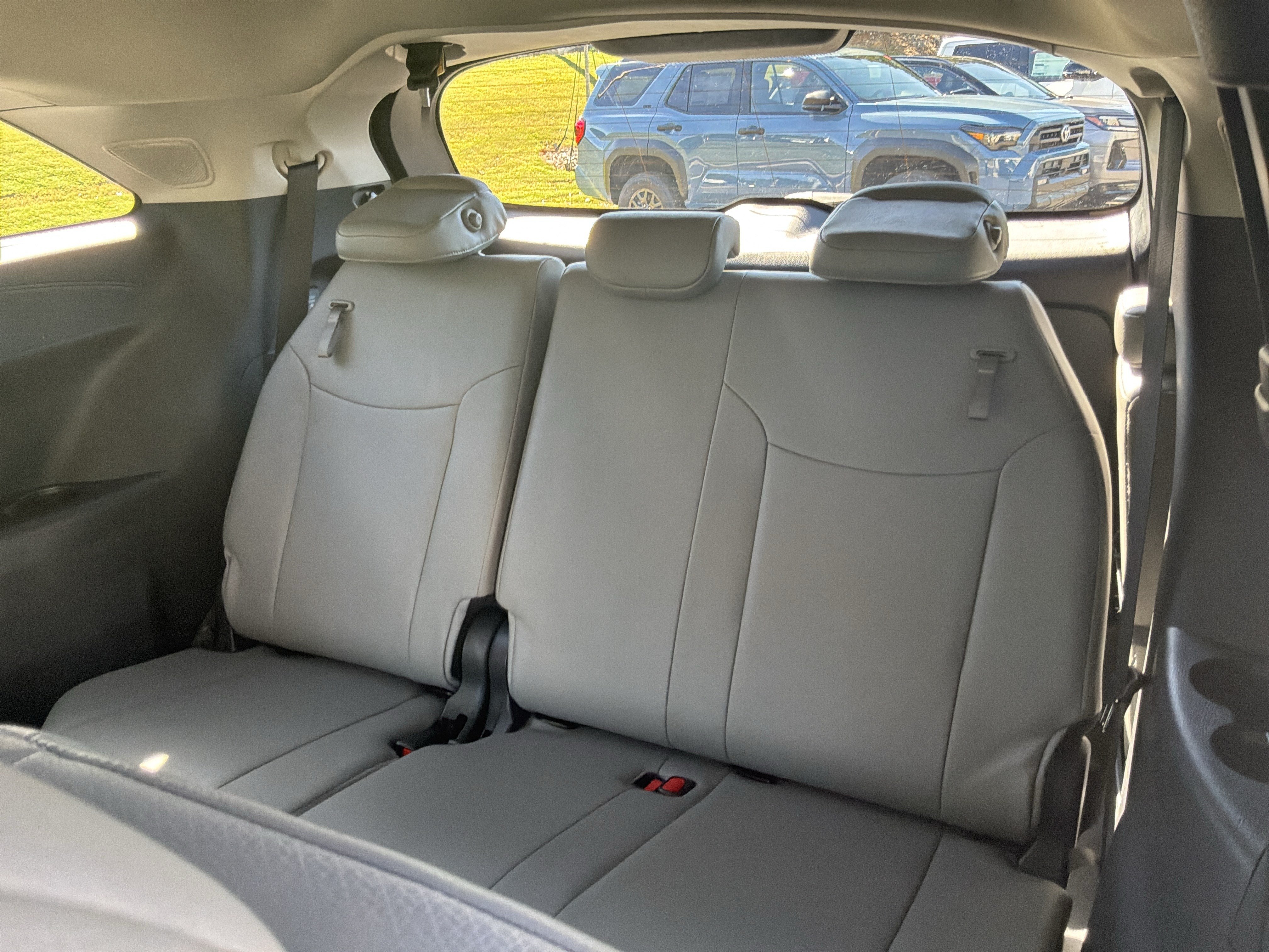 Used 2026 Toyota Sienna XLE FWD image 32