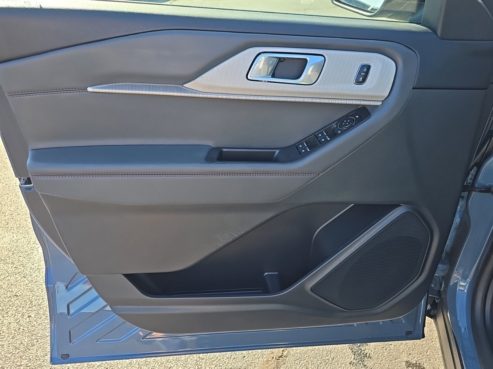 Used 2025 Ford Explorer Active RWD image 7