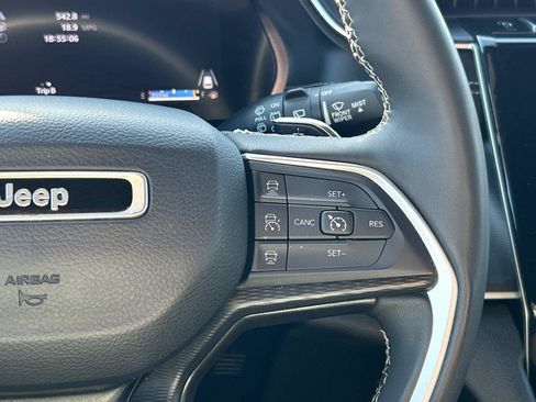 Used 2024 Jeep Grand Cherokee Altitude AWD/4WD image 29