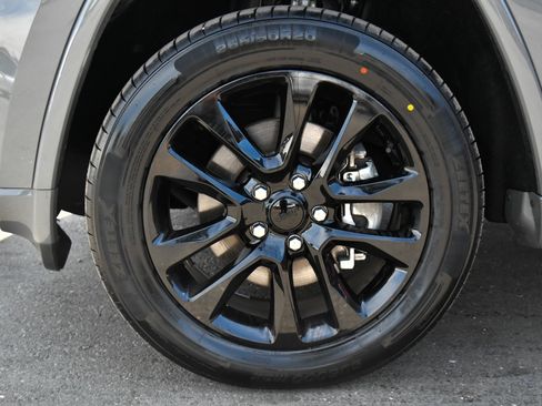 Used 2022 Jeep Grand Cherokee Laredo X AWD/4WD image 12