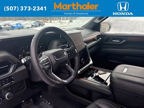 Used 2025 GMC Yukon XL Denali image 12