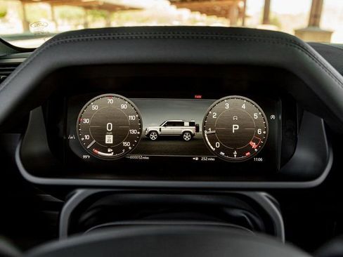 New 2025 Land Rover Defender 110 S image 17