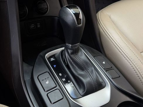 Used 2018 Hyundai Santa Fe Sport w/ 2.4L Value Package 02 FWD image 19