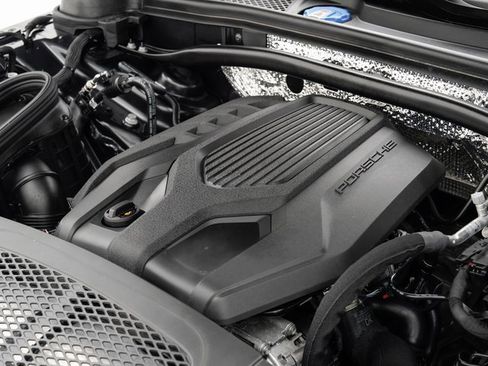 Used 2025 Porsche Macan image 30