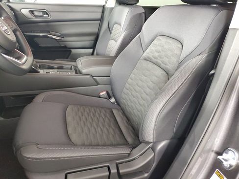 New 2025 Nissan Pathfinder S image 12