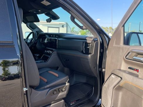 Used 2023 GMC Sierra 1500 AT4 w/ AT4 Premium Package AWD/4WD image 16