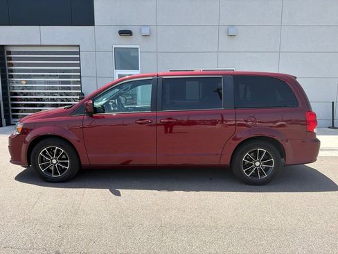 Used 2018 Dodge Grand Caravan GT FWD image 3