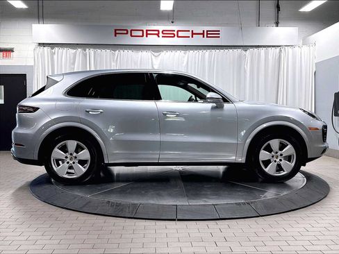 Used 2023 Porsche Cayenne AWD/4WD image 10