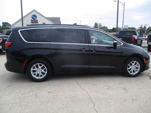 Used 2020 Chrysler Voyager Lxi FWD image 7