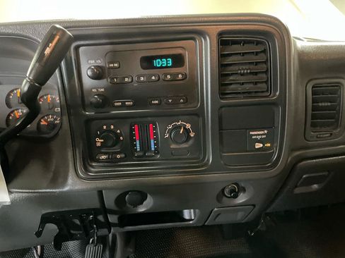 Used 2004 GMC Sierra 2500 W/T AWD/4WD image 14