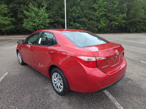 Used 2018 Toyota Corolla LE FWD image 5