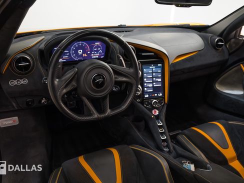 Used 2019 McLaren 720S Performance RWD image 28