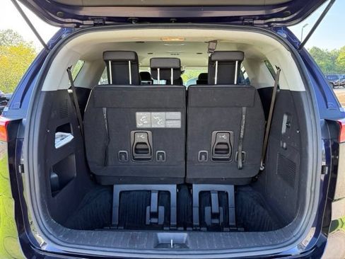 Used 2023 Kia Carnival LX w/ Paint Protection Package FWD image 30