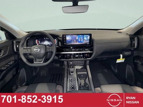 New 2026 Nissan Pathfinder Platinum AWD/4WD image 11