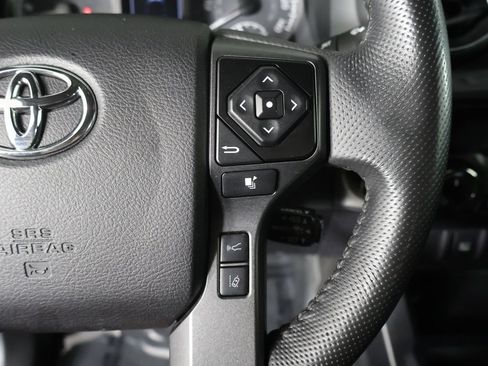 Used 2022 Toyota Tacoma TRD Off-Road AWD/4WD image 36