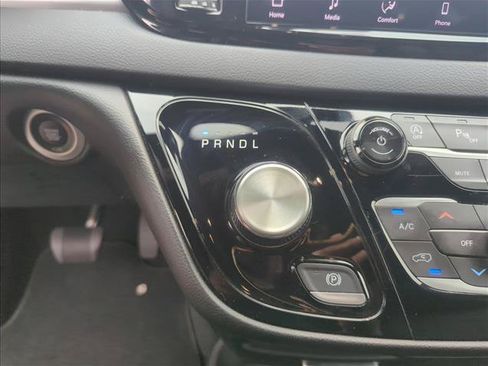 Used 2025 Chrysler Pacifica Select FWD image 15