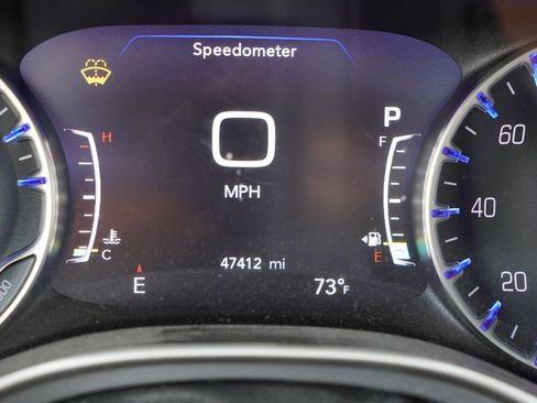 Used 2023 Chrysler Pacifica Touring-L w/ S Appearance Package AWD/4WD image 8