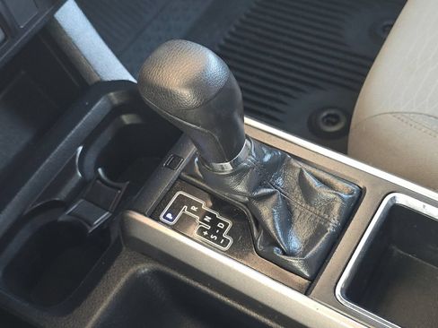 Used 2019 Toyota Tacoma SR5 AWD/4WD image 19