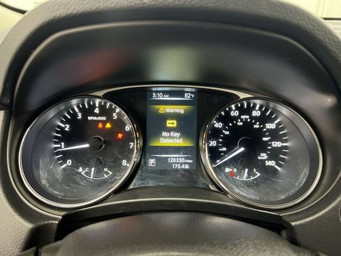 Used 2015 Nissan Rogue SV AWD/4WD image 12
