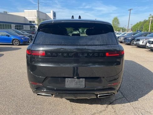 Used 2024 Land Rover Range Rover Sport Dynamic SE AWD/4WD image 4
