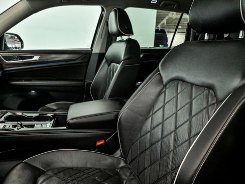 Certified 2025 Volkswagen Atlas SEL Premium R-Line image 10