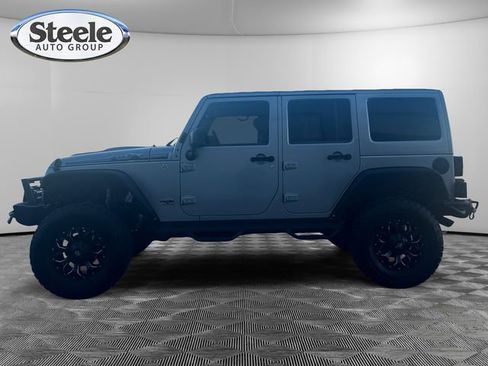 Used 2014 Jeep Wrangler Unlimited Sahara image 2