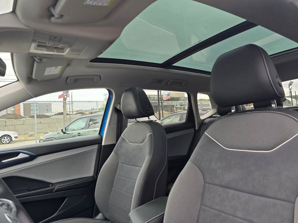 Used 2024 Volkswagen Taos SE w/ Panoramic Sunroof Package AWD/4WD image 21