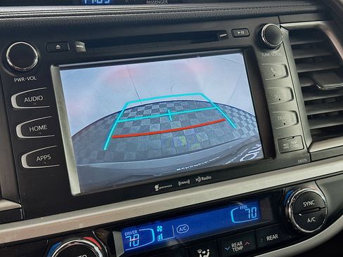 Used 2017 Toyota Highlander XLE image 22