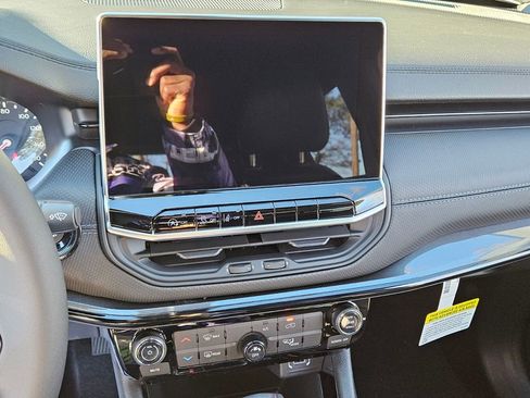 New 2026 Jeep Compass Latitude image 17