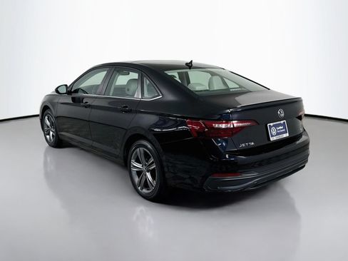 Certified 2023 Volkswagen Jetta SE w/ Panoramic Sunroof Package FWD image 3