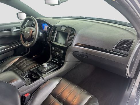Used 2019 Chrysler 300 S image 28