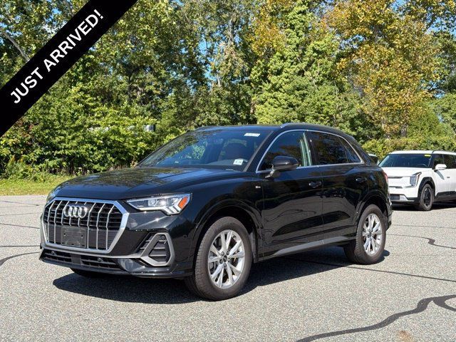 Used 2024 Audi Q3 2.0T Premium w/ Convenience Package AWD/4WD image 1