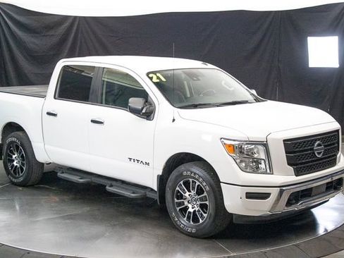 Used 2021 Nissan Titan SV w/ Accessory Utility Package AWD/4WD image 2