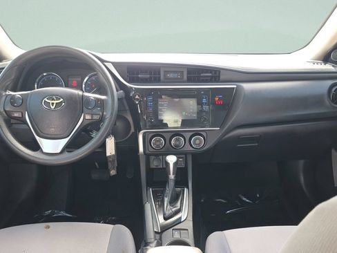 Used 2018 Toyota Corolla L FWD image 11