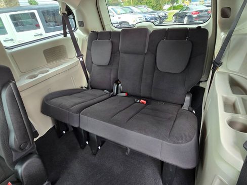 Used 2018 Dodge Grand Caravan SE w/ UConnect Hands-Free Group FWD image 21