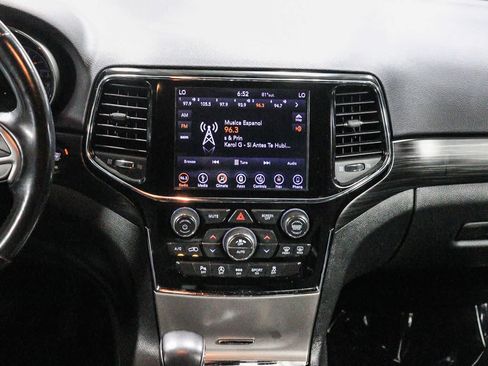 Used 2019 Jeep Grand Cherokee Laredo w/ Security & Convenience Group AWD/4WD image 14