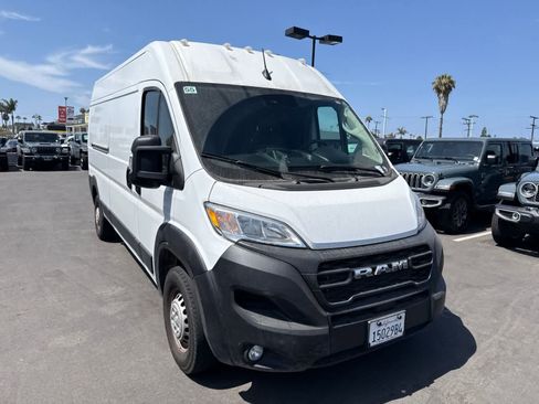 Used 2024 RAM ProMaster 2500 w/ Convenience Group FWD image 7