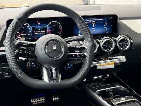 New 2026 Mercedes-Benz GLA 35 AMG 4MATIC image 29