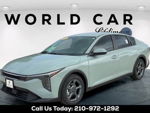 New 2026 Kia K4 FWD image 3